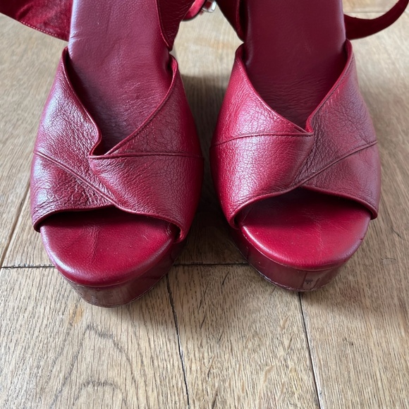SKY cherry red size 11 platform sandal - Picture 8 of 10